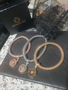 Aphrodite Tri-Color Daisy Charm Bracelet Set - Rose, Silver & Gold